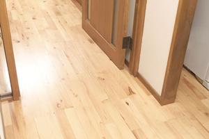 壁紙の気になる傷を綺麗に補修するには